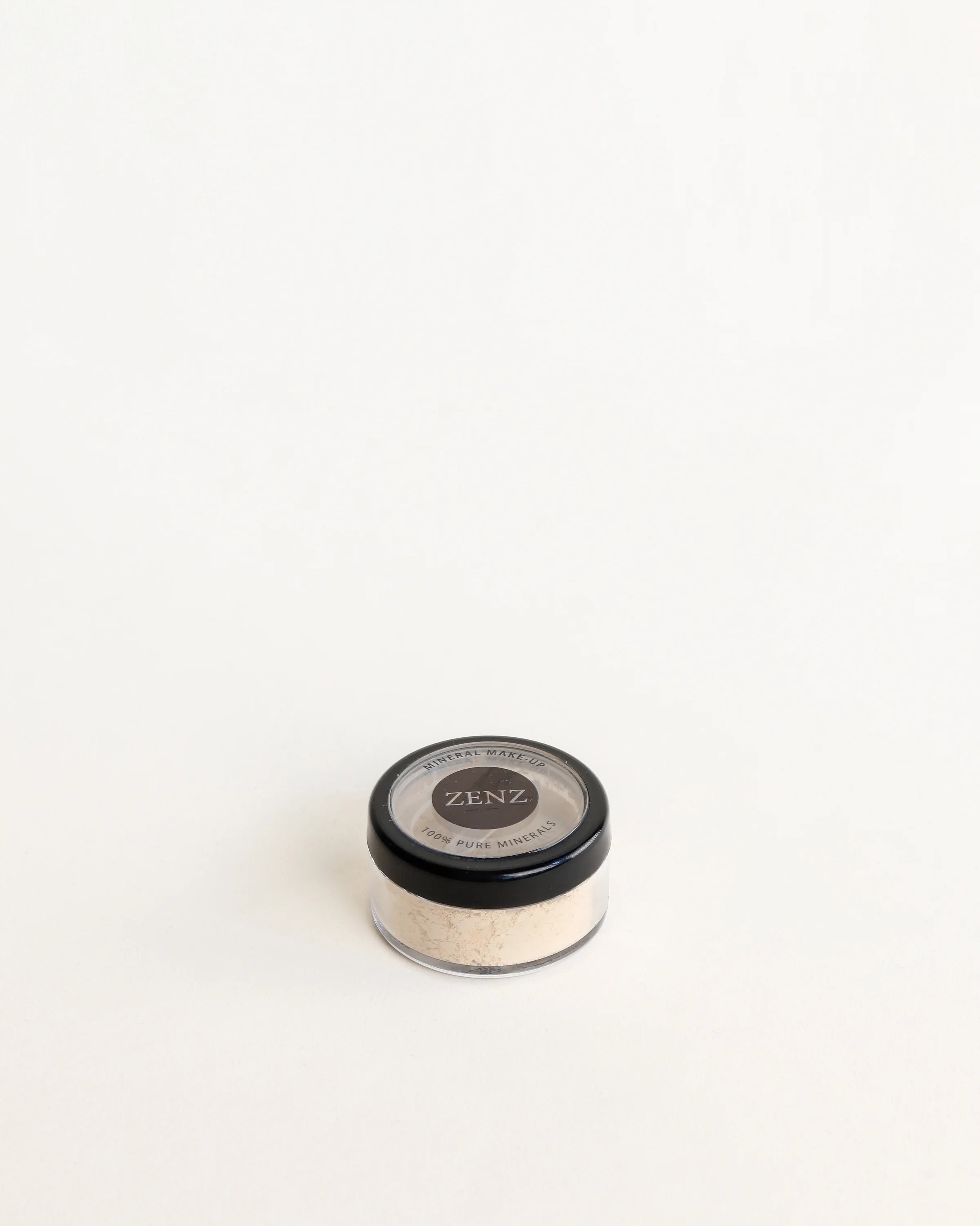 Minerale Foundation Agnes no. 20, heel licht