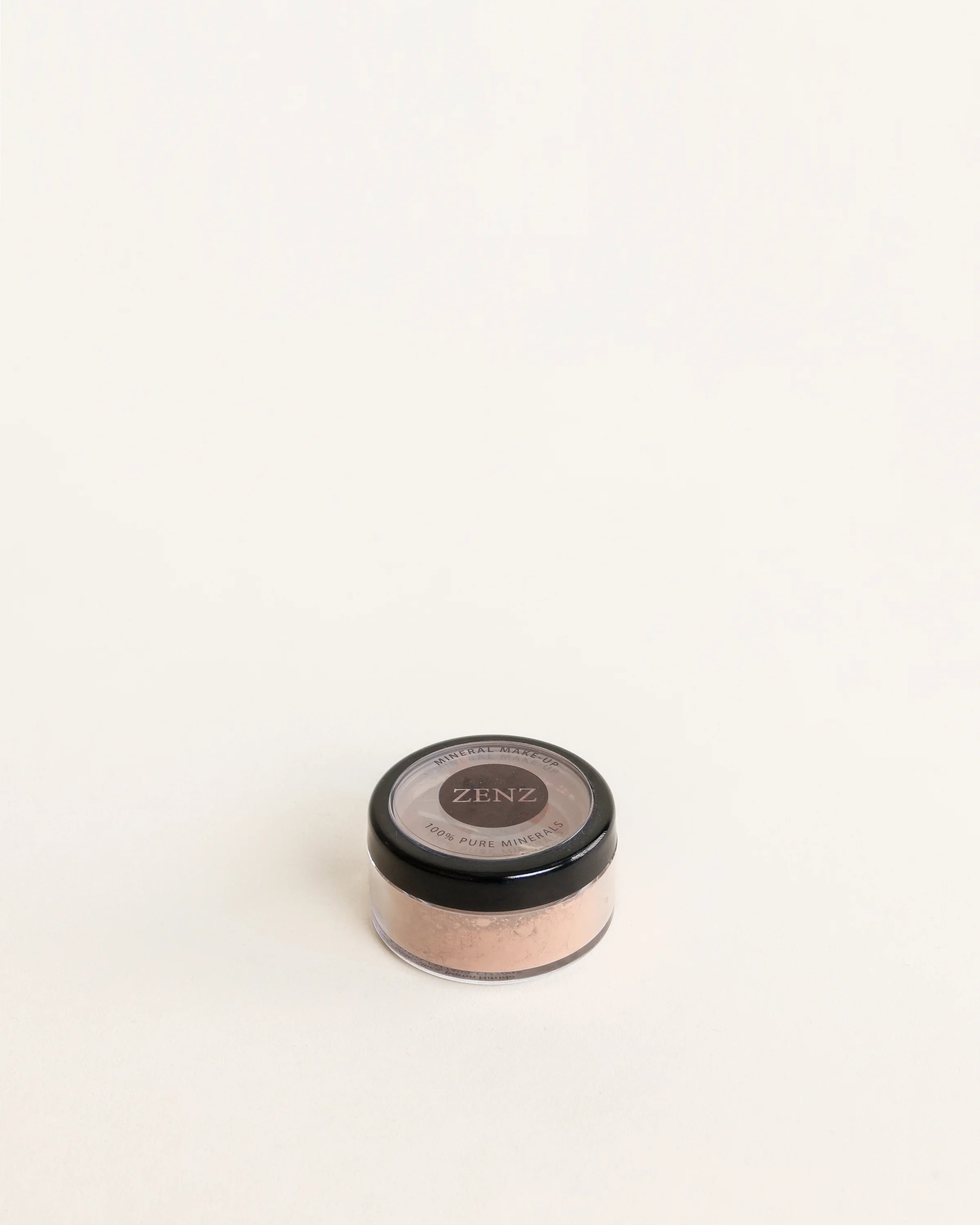 Mineral Foundation Lily no. 21, light